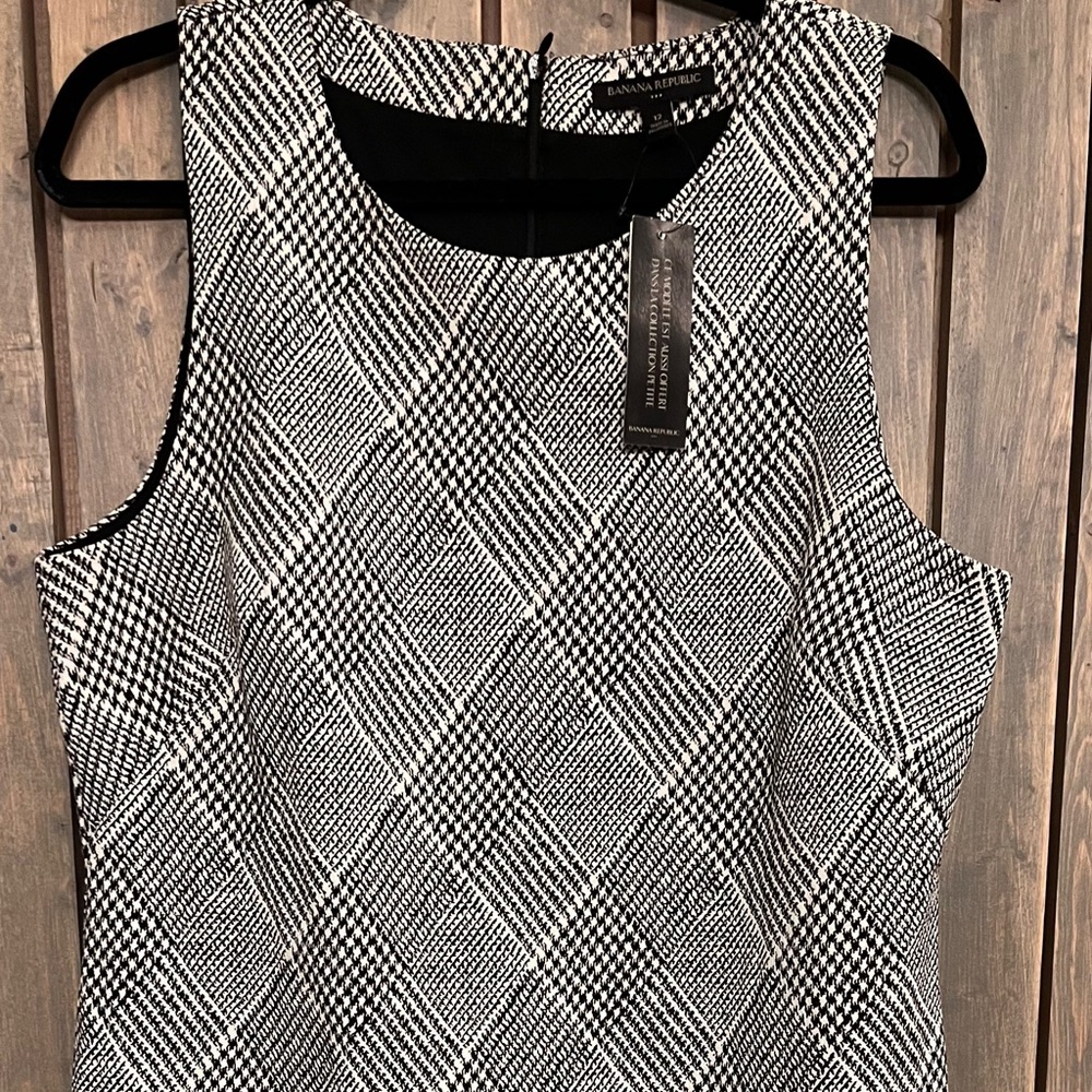 Banana Republic plaid dress size 12. NWT. Black & white.
